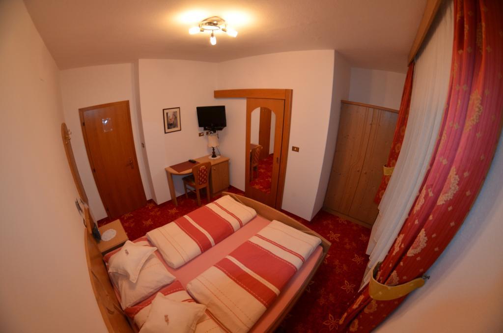 Garni Ossi Bed & Breakfast Santa Cristina Val Gardena Room photo