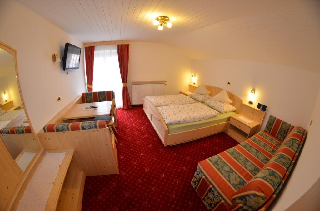 Garni Ossi Bed & Breakfast Santa Cristina Val Gardena Room photo